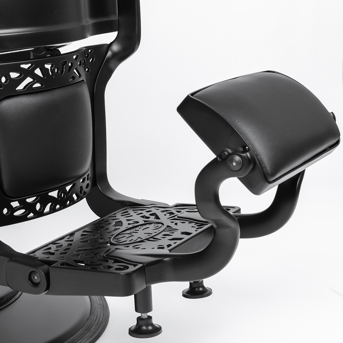 Valkyrie Barber Chair | Minerva Beauty