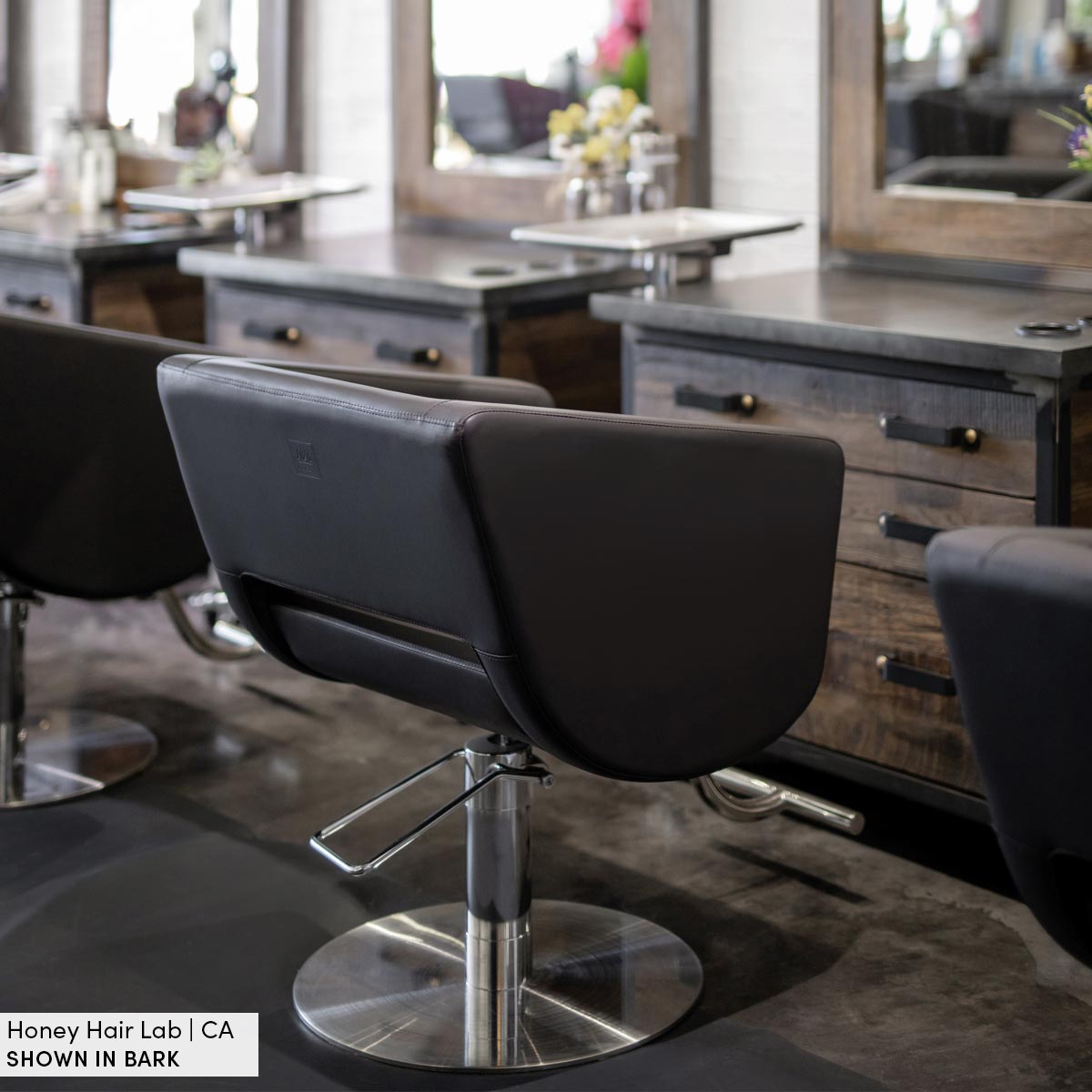 Pagani Wide Salon Styling Chair in Black, Oversized Round Black