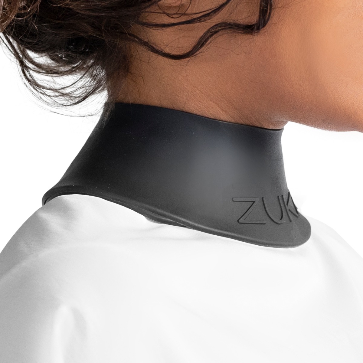 Zuka Classic Salon Cape Seal in Black | Minerva Beauty