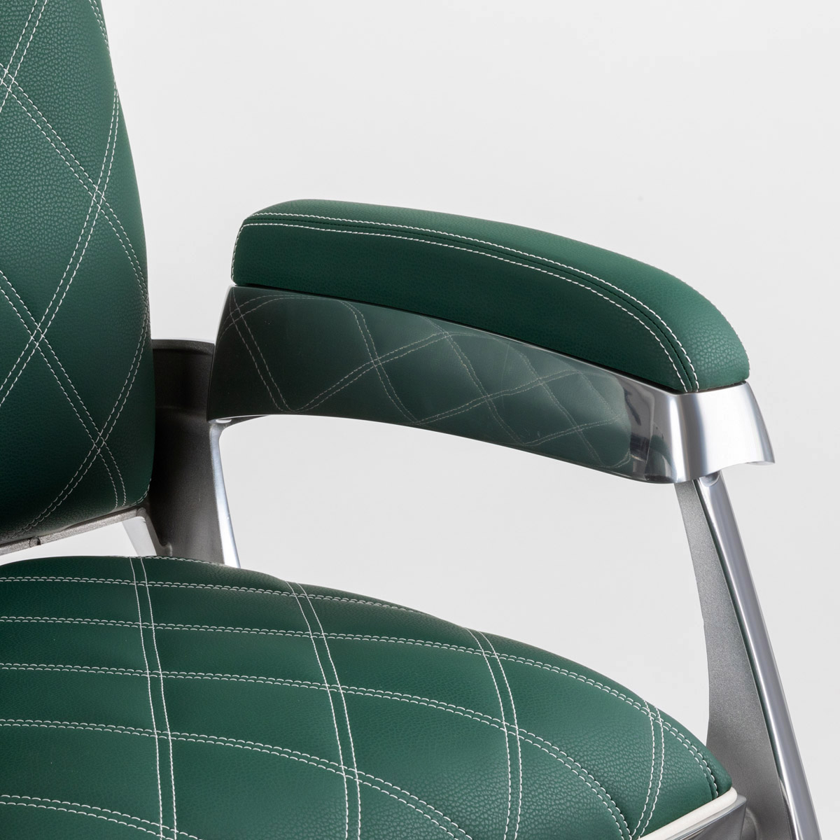 Jupiter Barber Chair with White Quilting - Made in Italy