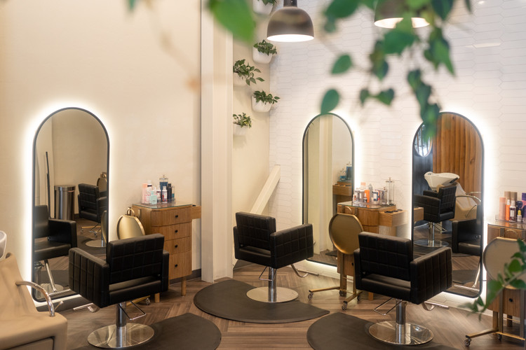 Buying vs. Financing Salon Equipment