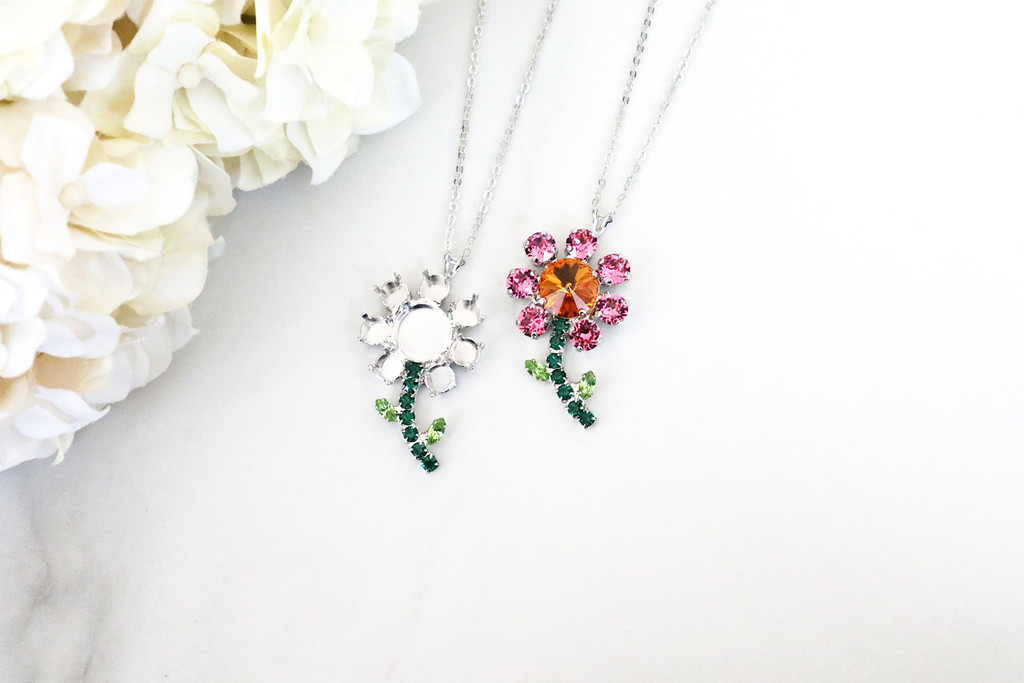 Daisy Flower Pendant