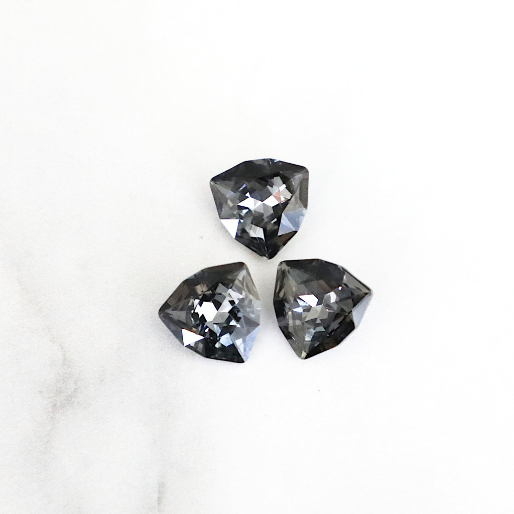 Limited Edition | 12mm | Trilliant | Swarovski Article 4706 | Unfoiled Silver Night | 3 Pieces