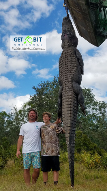 Monster Gator! Hunters Save Cows!