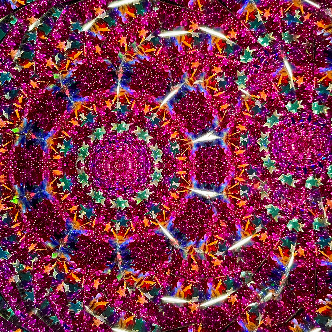 ※ヴィンテージキルト　タペストリー【Kaleidoscope】 Vintage Kaleidoscope Design Printed Fabric | Livettes Wallpaper