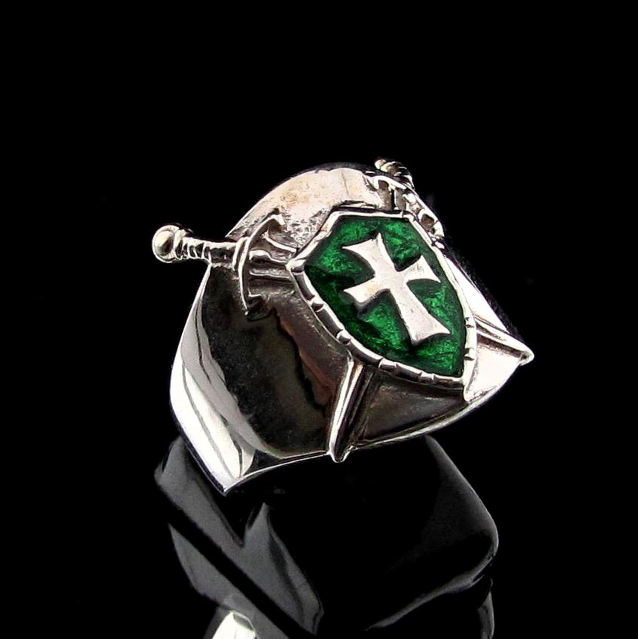 Details about   Perfectly crafted Men's Knight's Templar Cross Ring Shield Crossed Swords Green