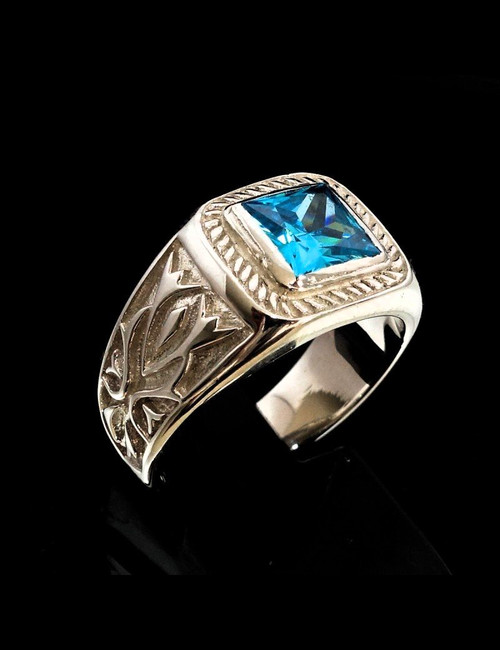 Stunning Sterling silver ring with a Beautiful Princess cut Blue CZ high polished 925 silver