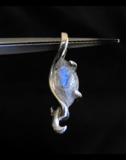 Ornate Sterling silver Gemstone Pendant with a natural Blue Labradorite