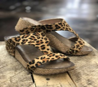 Ladies step out in style and comfort in our leopard print lilo wedge sandals from Corkys Footwear. 
