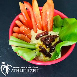 Homemade Humus with fresh vegetables