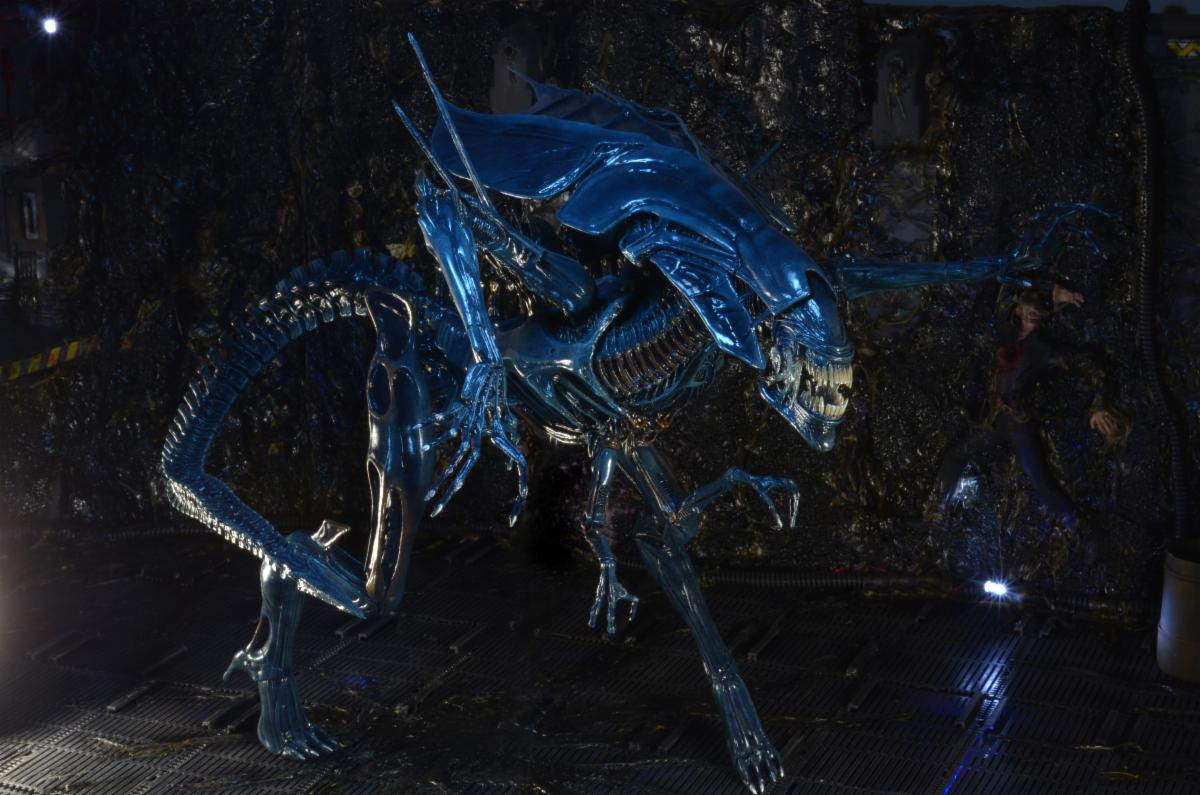 NECA Aliens Xenomorph Queen Ultra-Deluxe Action Figure – 15” Alien