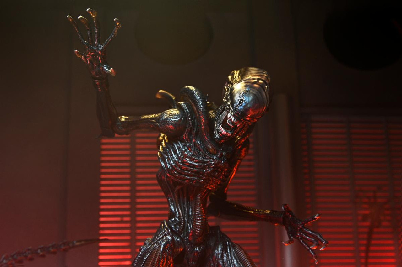 NECA Alien: Romulus Ultimate Scorched Xenomorph 7-Inch Scale