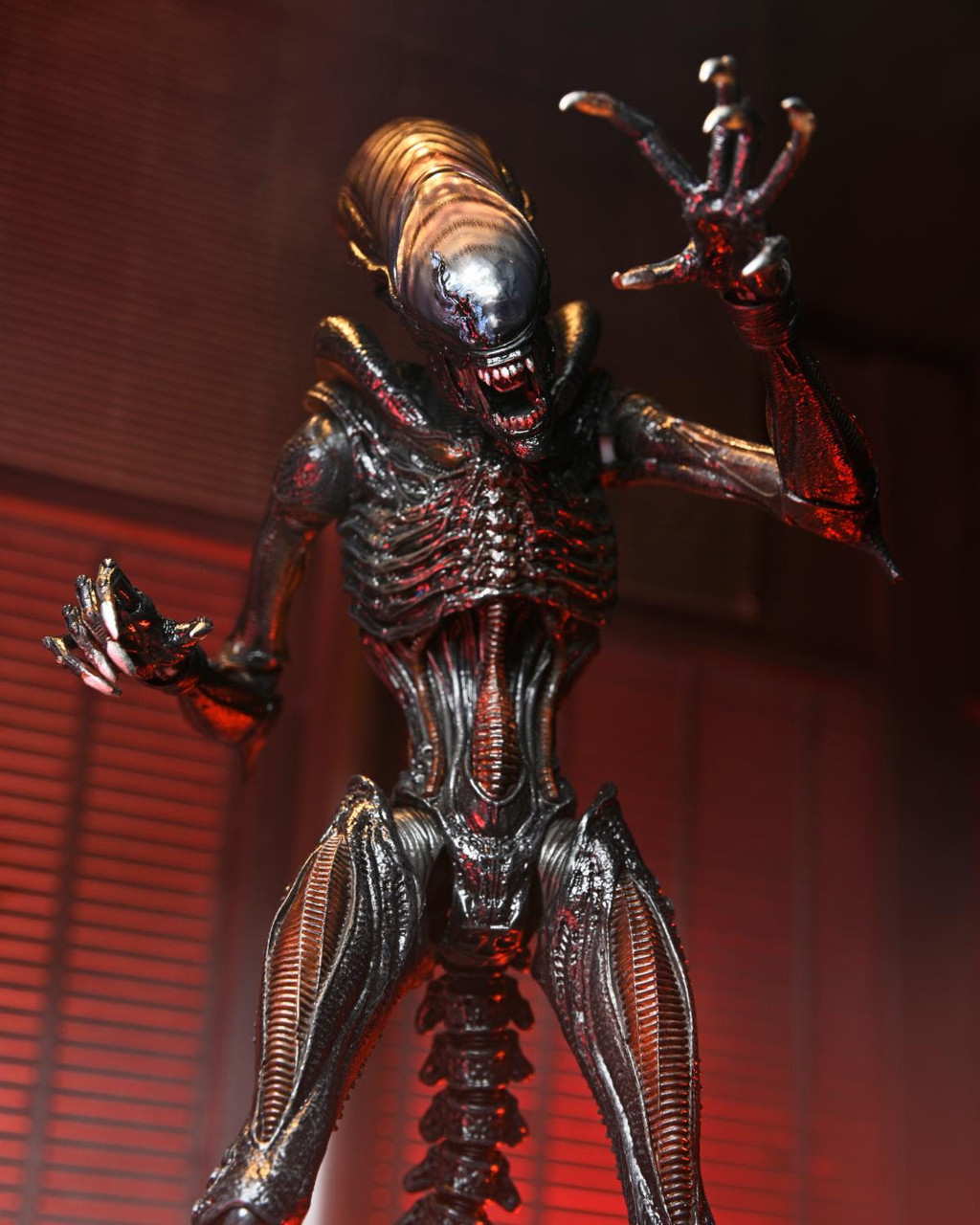 NECA Scorched Xenomorph (未開封品:外箱ダメージ有り) NECA Alien: Romulus Ultimate Scorched Xenomorph 7-Inch Scale
