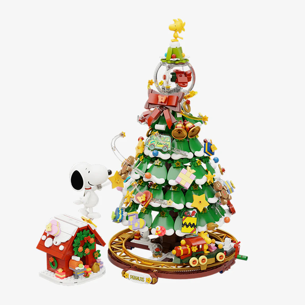 Pantasy Peanuts Snoopy Christmas Tree Collectible