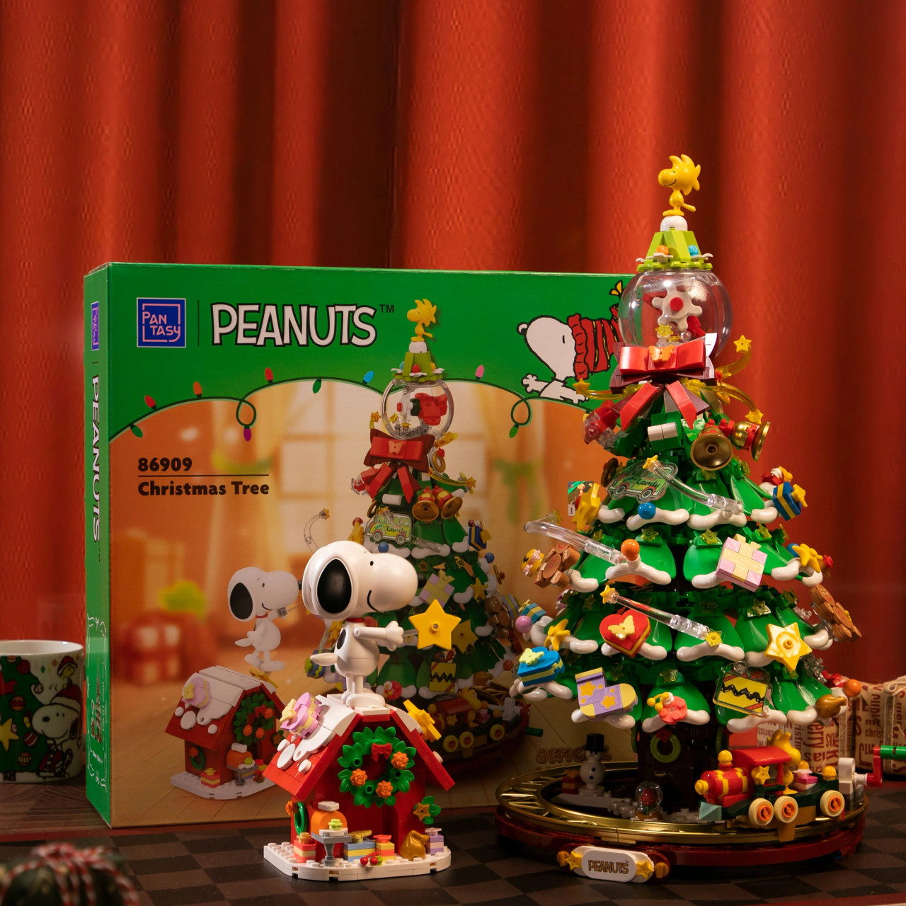 Pantasy Peanuts Snoopy Christmas Tree Collectible