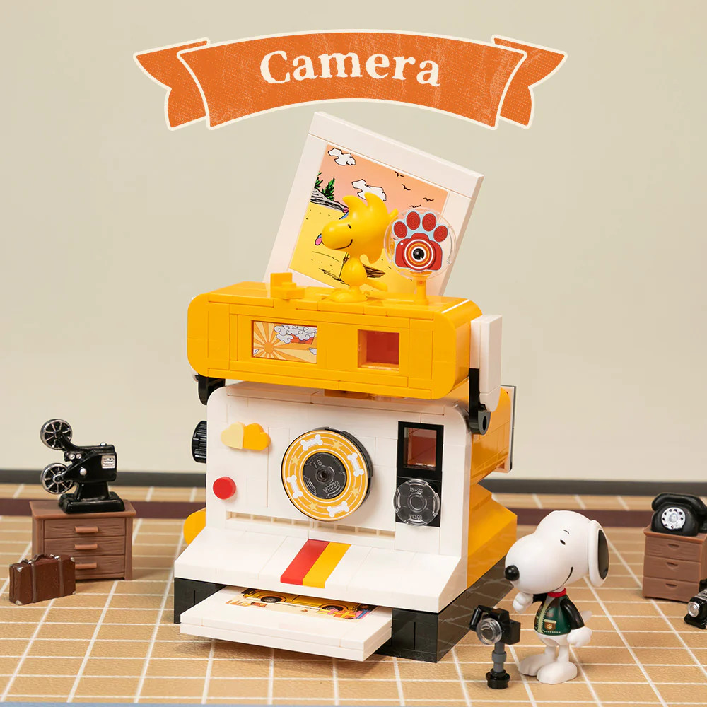 Pantasy Peanuts Snoopy Retro Times Series Camera Collectible
