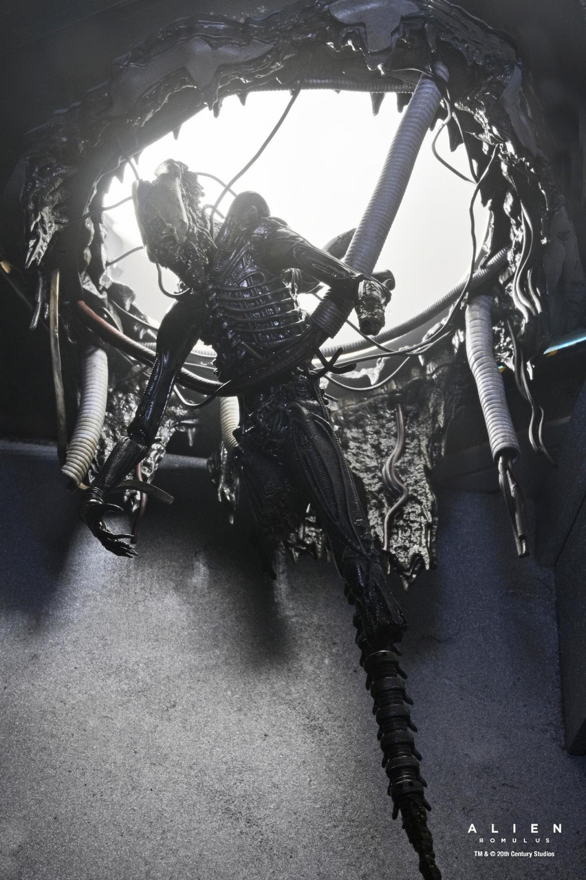 NECA Alien: Romulus Deluxe Suspended Lab Xenomorph XX121 7-Inch