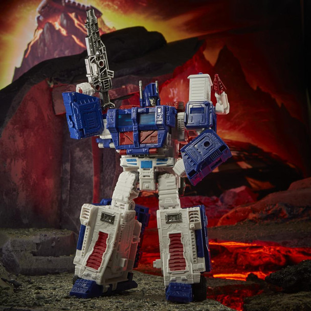 Transformers War for Cybertron Kingdom Leader Ultra Magnus