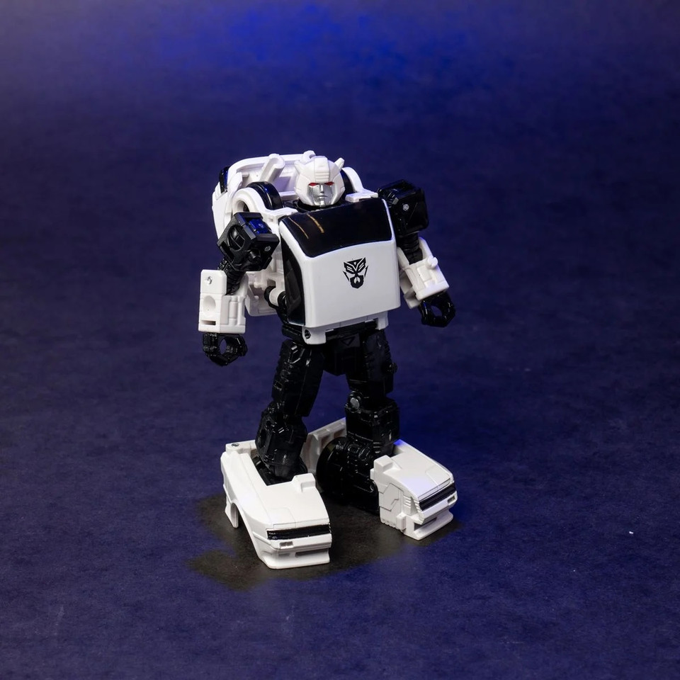 Transformers Generations Selects War for Cybertron Earthrise Deluxe Bug Bite - Exclusive