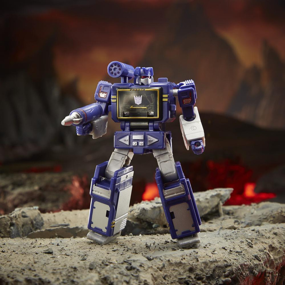 Transformers Generations Kingdom Core Soundwave 3.5 Inch Action Figure Transformers Generations Kingdom Core Soundwave 3.5 Inch Action Figure