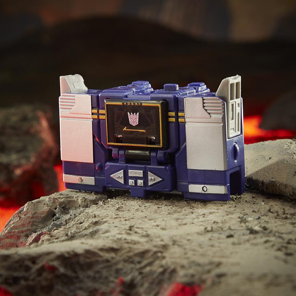 Transformers Generations Kingdom Core Soundwave 3.5 Inch Action Figure Transformers Generations Kingdom Core Soundwave 3.5 Inch Action Figure