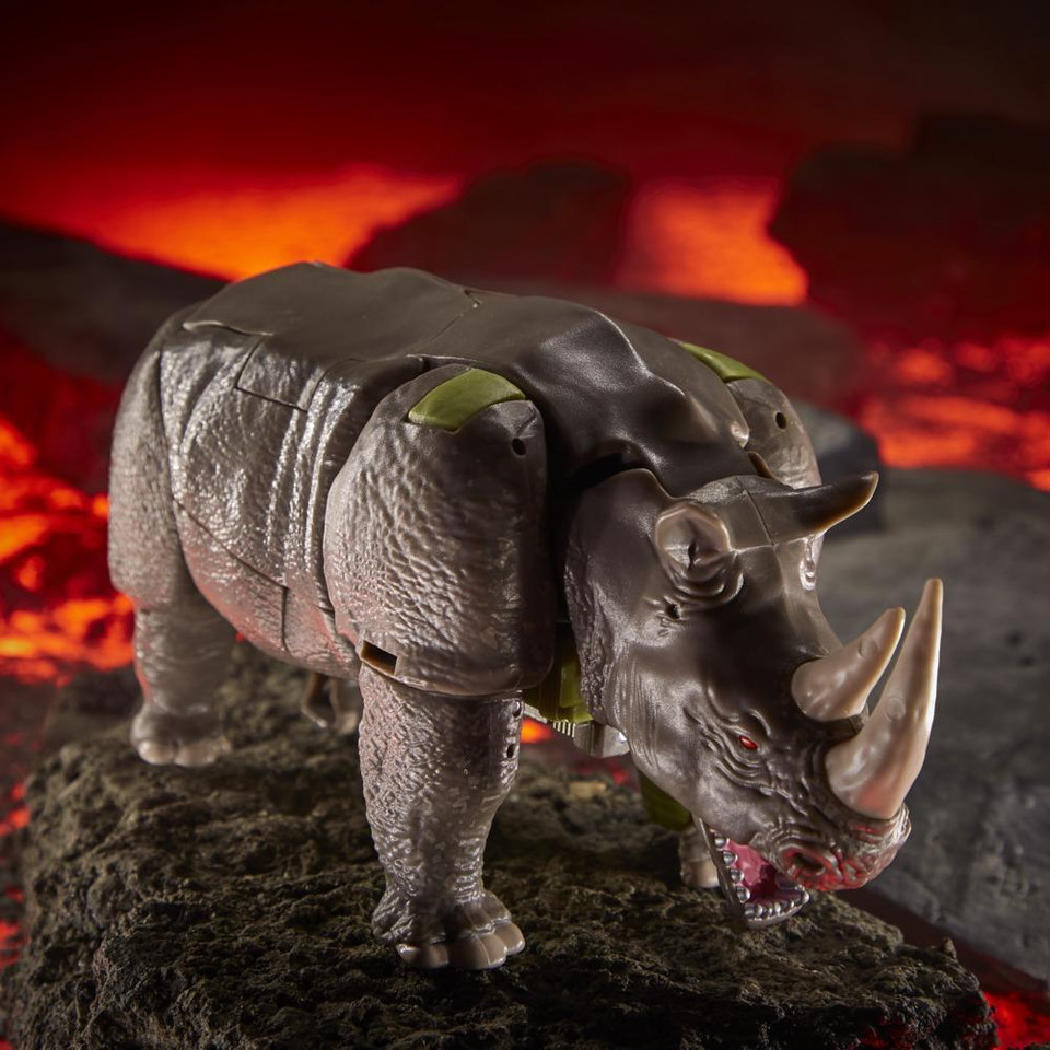 Transformers War for Cybertron Kingdom Voyager Rhinox