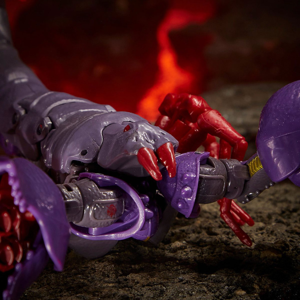 Transformers War for Cybertron Kingdom Deluxe Scorponok