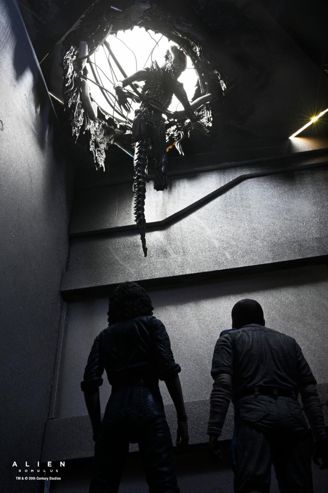NECA Alien: Romulus Deluxe Suspended Lab Xenomorph XX121 7-Inch Scale Action Figure