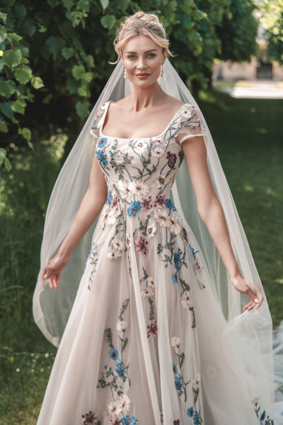 FLORA / Illusion Neck Lace Wedding Dress With Slit on the Skirt, Satin  Wedding Dress With Lace Sleeves, Light Boho Wedding Dress -  Canada