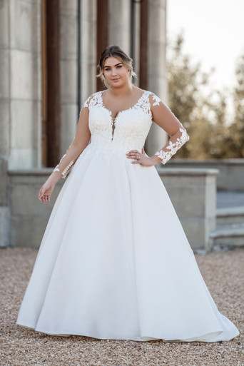 A1105W: Mikado ballgown with chantilly lace bodice