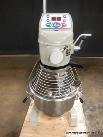 GLOBE20QTDOUGHMIXERWITHBOWL&2ATTACHMENTS