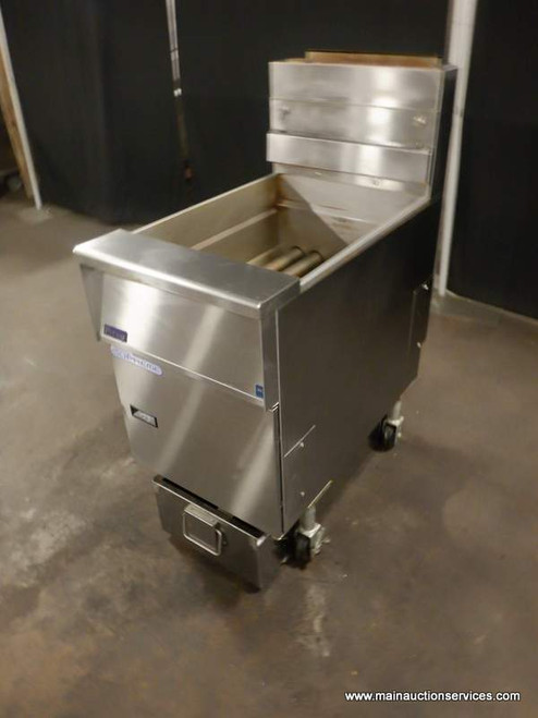 PITCO SOLSTICE SUPREME 65 LBS FRYER WITH OIL FILTER SYSTEM  NO WARRANTY MANUFACTURER