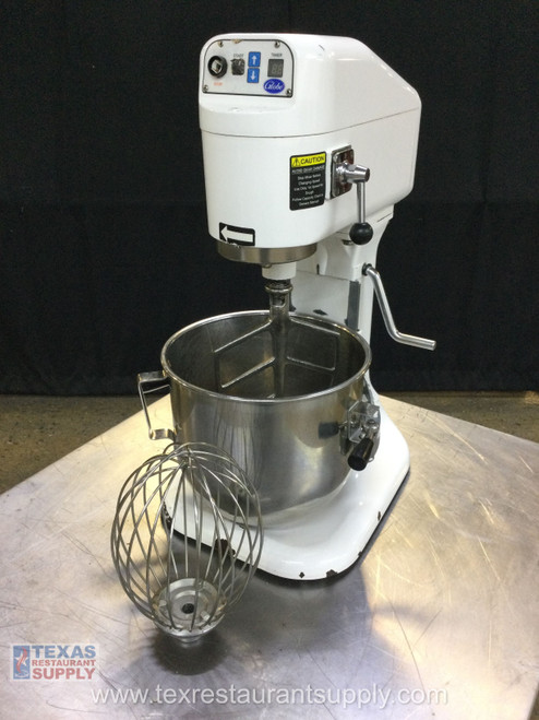 Globe 8 Qt Countertop Mixer With Bowl 2 Attachment.