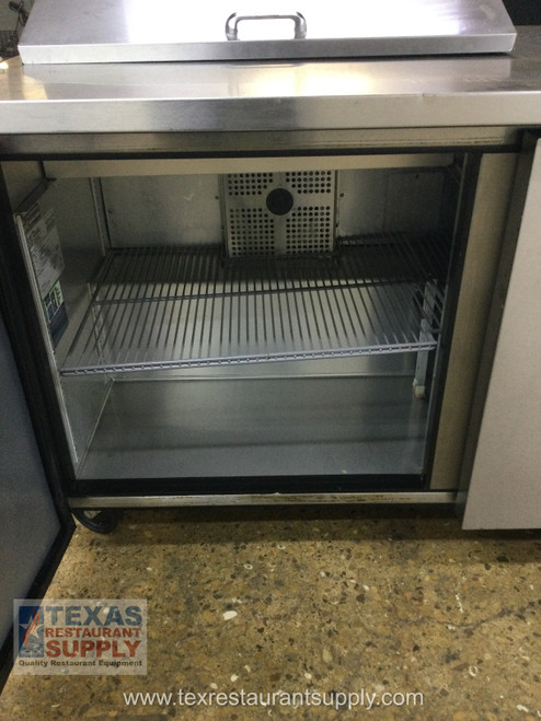 True 60” Two Door Sándwiches Prep Table With Caster MF  2021
