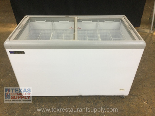 Master-Bilt 52” Chest Showcase Freezer With Caster