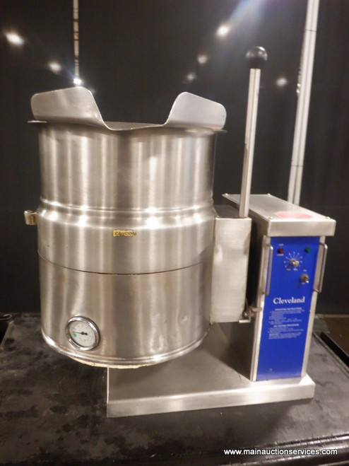 CLEVELAND ELECTRIC 6 GAL STEAM KETTLE..