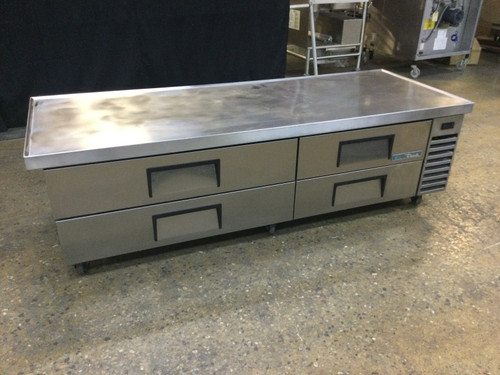 Nice! True 86” 4 Drawer Refrigerated Chef Base With Caster MF-2024