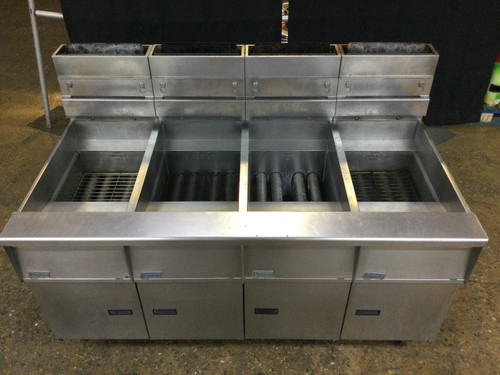 PITCO GAS 4 BAY DEEP FRYER WITH FILTRATION SYSTEM WITH CASTERS