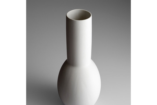 Impressive Vase|small lifestyle