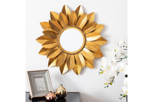 Lisa Mirror lifestyle