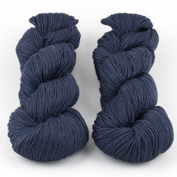 Blue Sky Fibers, Skyland // 2403 Night Fall at The Loopy Ewe Blue Sky Fibers, Skyland // 2403 Night Fall at The Loopy Ewe