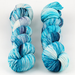 Loopy Legends - Smooshy with Cashmere // On Top of the World at The Loopy Ewe Loopy Legends - Smooshy with Cashmere // On Top of the World at The Loopy Ewe
