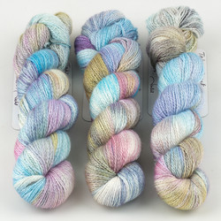 JulieSpins, Cashmere Silk Lace // Take a Break at The Loopy Ewe JulieSpins, Cashmere Silk Lace // Take a Break at The Loopy Ewe