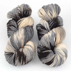 Ancient Arts Fibre Crafts, Heavy Fingering Yarn // Maine Coon Kali Ancient Arts Fibre Crafts, Heavy Fingering Yarn // Maine Coon Kali