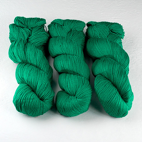 Cascade, Heritage Sock - Solids // 5656 Christmas Green at  The Loopy Ewe