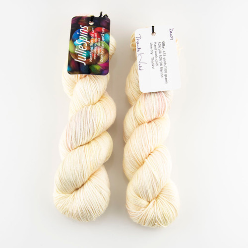 JulieSpins, Silky 435 // Dawn at The Loopy Ewe