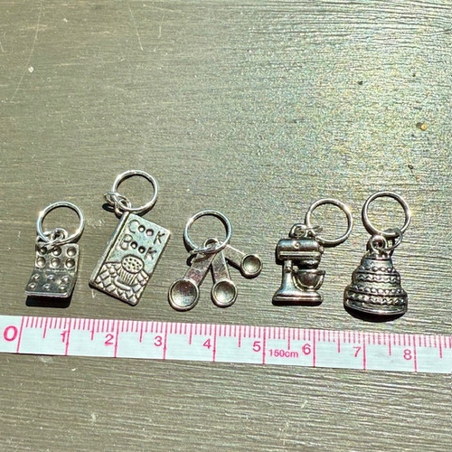 The Loopy Ewe, Stitch Markers // The Great Loopy Make Off at The Loopy Ewe