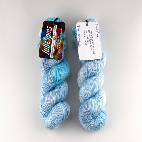 Julie Spins, Silky 435 // Pool Time at The Loopy Ewe