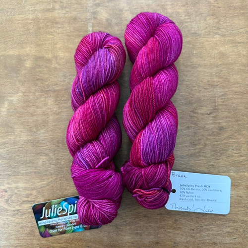 JulieSpins, Plush MCN // Brava at The Loopy Ewe