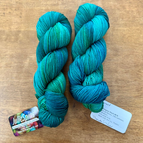 JulieSpins, Plush MCN // Emerald at The Loopy Ewe